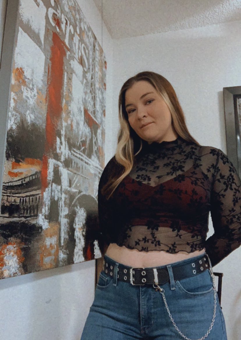 pumpkinsnbats's tweet image. Relearning to love my body❤️🖤