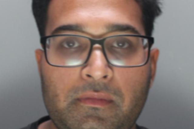 Suffragent_'s tweet image. This is ex-Met Police officer, Hassnain Shahzad. He's just been convicted of sexually assaulting a girl, 14, in front of her mother. 

But, because he's a Pakistani Muslim, he was given a suspended sentence. 

Needless to say, a white man would've been jailed.
#TwoTierJustice