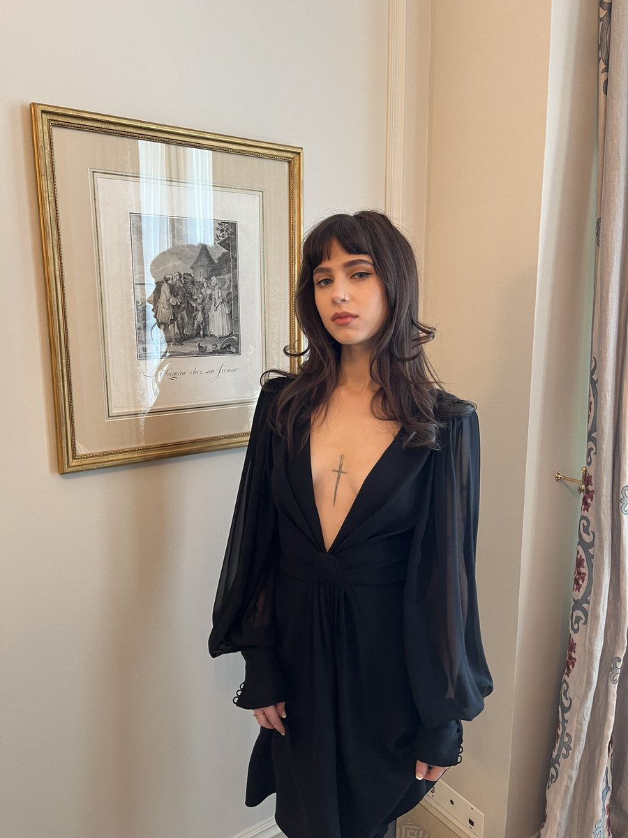 clairo's tweet photo. Valentino 🇫🇷❤️🦋 https://t.co/fplijn0zwL