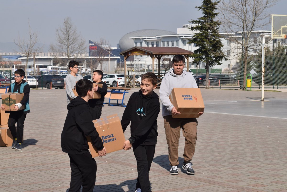 nizamkarasuaihl's tweet photo. "Geleneksel Ramazan Kolisi Etkinliğimizi" gerçekleştirdik. Toplanan erzaklar Gazze ve Halep'e gönderilmek üzere teslim edildi. Etkinliğimize katkı sağlayan tüm öğretmen, öğrenci ve velilerimize teşekkür ediyoruz.
@Osmangazi_MEM
@bursailmem16
@Alireisoglu34
@MetinSEZER_16 
@tcmeb https://t.co/aHYOJu5UX3