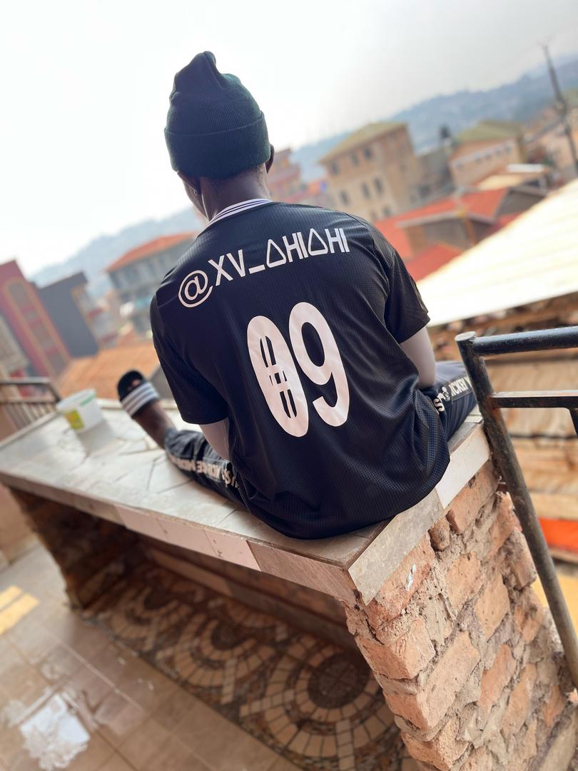 XV_DHIDHI's tweet photo. @ManUtd full team knew that I was the only false  #Auto09 that  demanded for #10goals to be scored on @Arsenal, but let them just know that I had a swap deal with @LFC to win this trophy of #2025PremierLeague, then I blink'd to @AndreyOnana let them score one goal. https://t.co/Yz8VqBg3nr