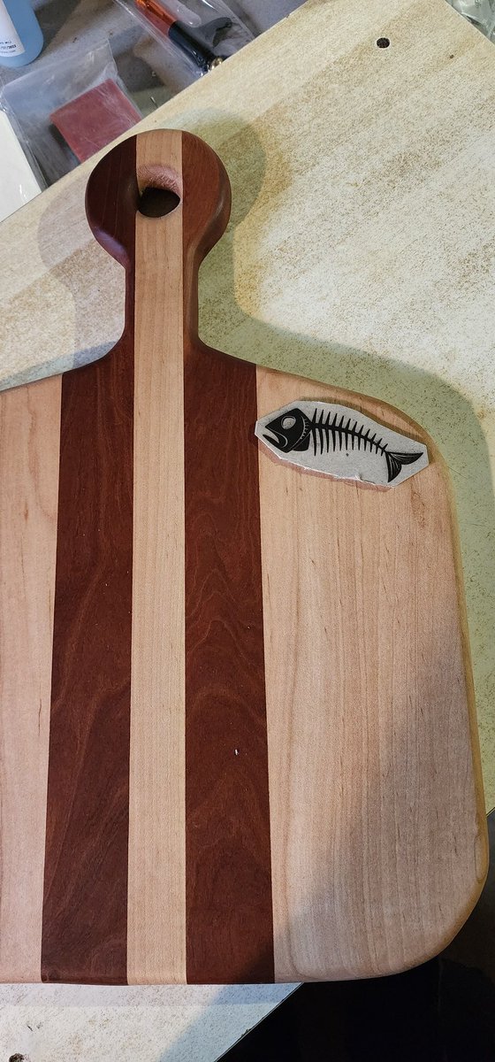 Flying__Feline's tweet photo. New Cutting Board Commission Complete! 
Ambrosia Maple and Mahogany! 
#xtool #engraving #fishbones
#laser #flyingfelinedesigns 
formerly #flyingfelineproductions 
@DeathMetalHero https://t.co/Py6TqMoSdB