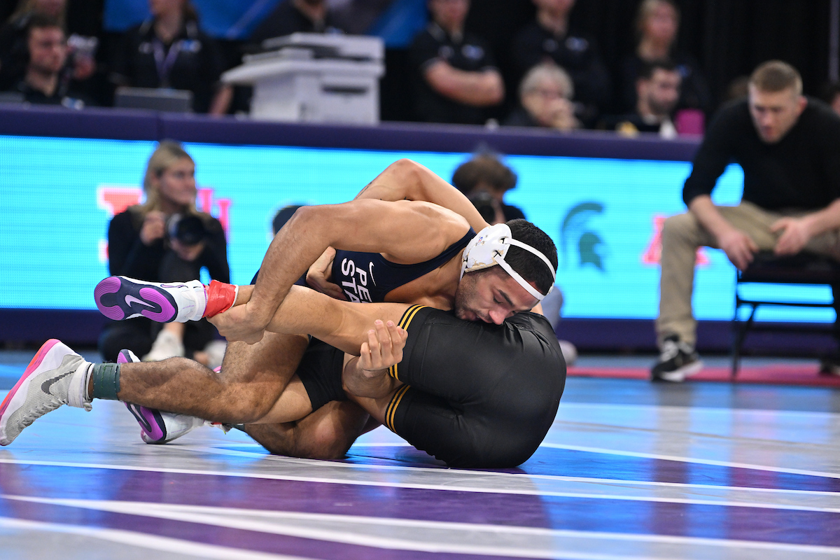PennStateWREST's tweet photo. Shayne Van Ness rolls to a 13-0 major with nearly 4:00 RT over No. 3 Kyle Parco!
Van Ness takes third place with a 3-1 record
Heads to Philly 20-2 overall!
#PSUwr https://t.co/0eiJvFQVa9