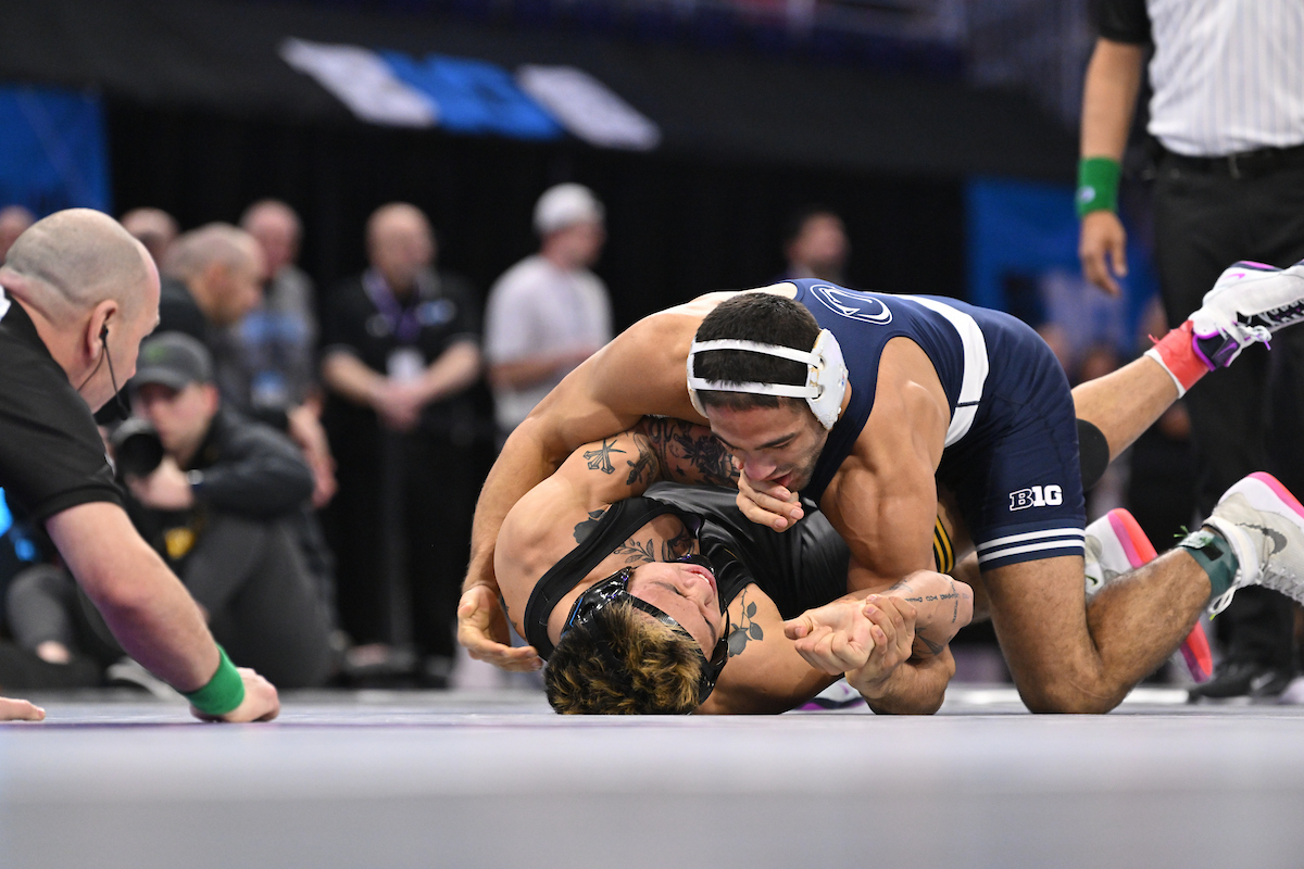 PennStateWREST's tweet photo. Shayne Van Ness rolls to a 13-0 major with nearly 4:00 RT over No. 3 Kyle Parco!
Van Ness takes third place with a 3-1 record
Heads to Philly 20-2 overall!
#PSUwr https://t.co/0eiJvFQVa9