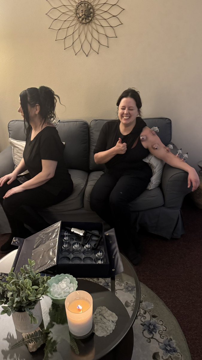 MassageTetons's tweet photo. Even we need some self care!! Loved seeing our therapists helping each other out on a busy day! #selfcare #massage #busybusy #massagetherapists #loveourjob❤️ https://t.co/QuKeibVsjG