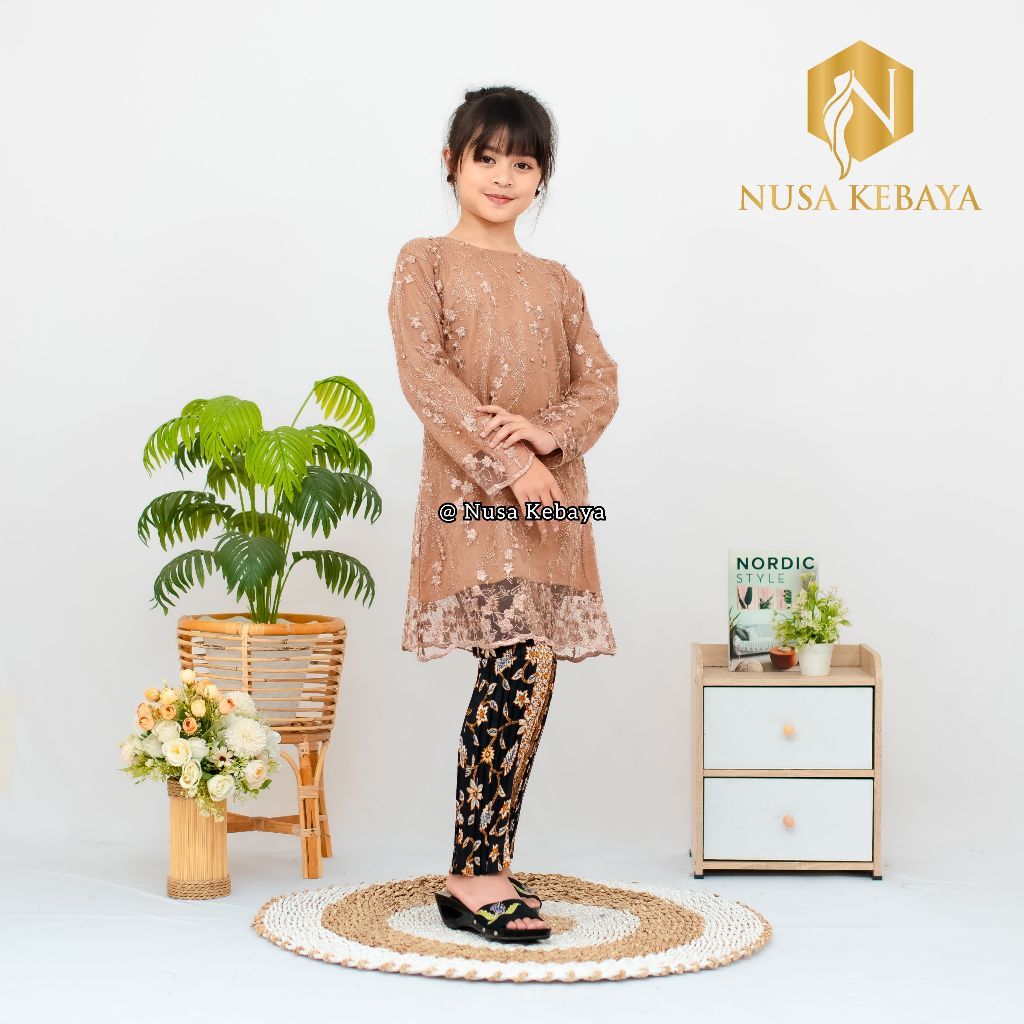 khalisaa94's tweet photo. ✨ Si manis makin berseri dengan kebaya comel ini! ✨
Lembut, selesa, dan sesuai untuk apa jua majlis. Pilihan warna pun banyak—memang buat hati cair!

https://t.co/R0s3rlmok6
https://t.co/R0s3rlmok6 https://t.co/wNsTyAgdy3