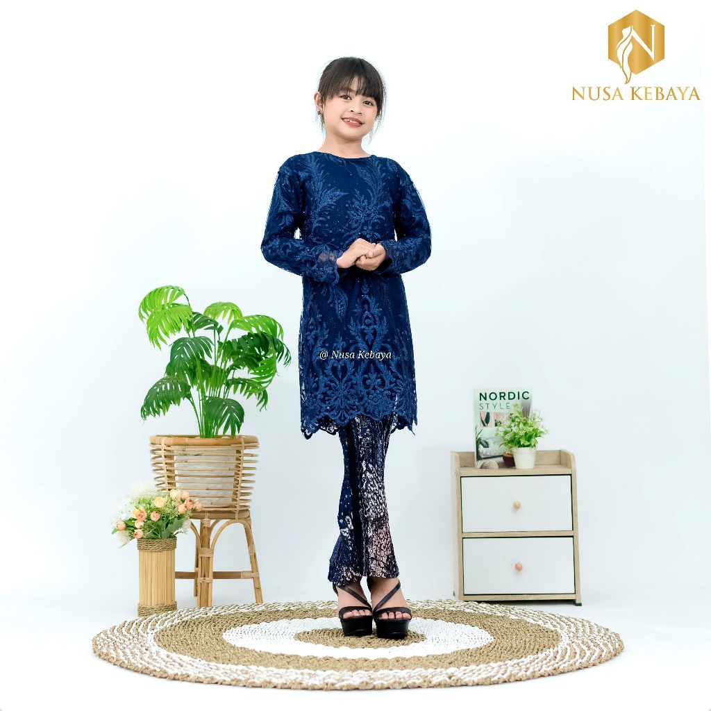 khalisaa94's tweet photo. ✨ Si manis makin berseri dengan kebaya comel ini! ✨
Lembut, selesa, dan sesuai untuk apa jua majlis. Pilihan warna pun banyak—memang buat hati cair!

https://t.co/R0s3rlmok6
https://t.co/R0s3rlmok6 https://t.co/wNsTyAgdy3