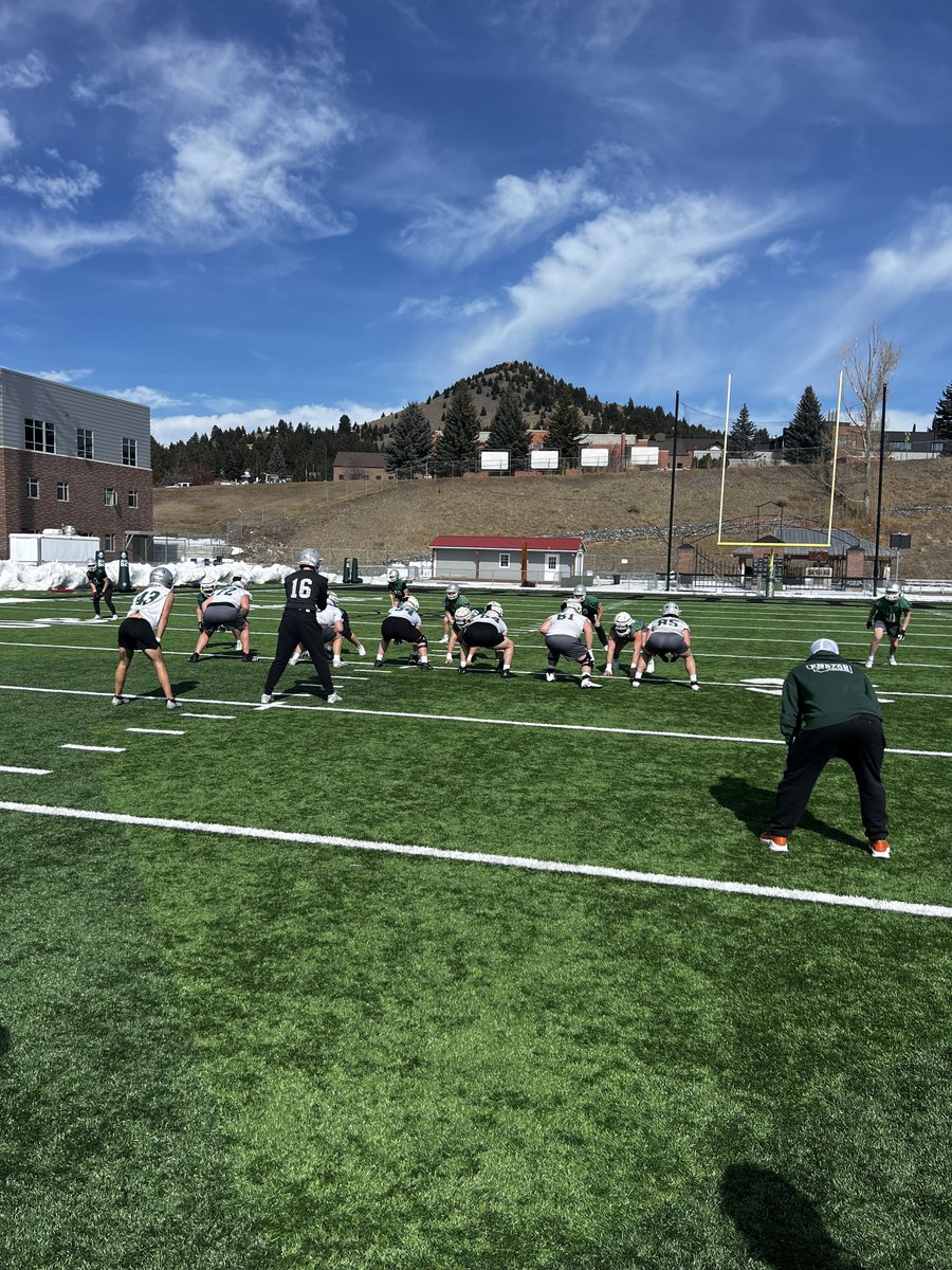 ⚒Great day for Practice #2!⚒
50 degrees and ☀️! 
Diggs got better today! 
#Family
#CountOnMe