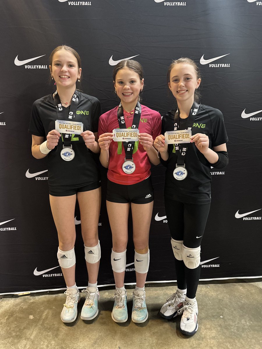 ChadEichenberg1's tweet image. Emaleigh and her @We_are_NEONE team Apex won 2nd place in the Gold Division of the MidEast Classic to capture a bid to Nationals this summer in KC! Great play all around by this team knocking off some perennial powers. 3 future @VbMalcolm players in this crew.
馃挌馃┓馃彁馃┓馃挌