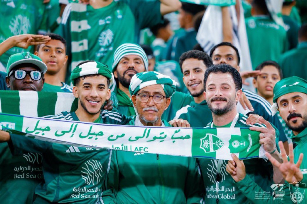 B_A_turkistani's tweet photo. شعار المجد و الفخر والجمال 💚🇸🇦

الله يعزك ويعز جمهورك فوق كل أرض وتحت كل سماء 🤲🏻

@ALAHLI_FC 
@almudaraj1 https://t.co/02DnpV3Yzy
