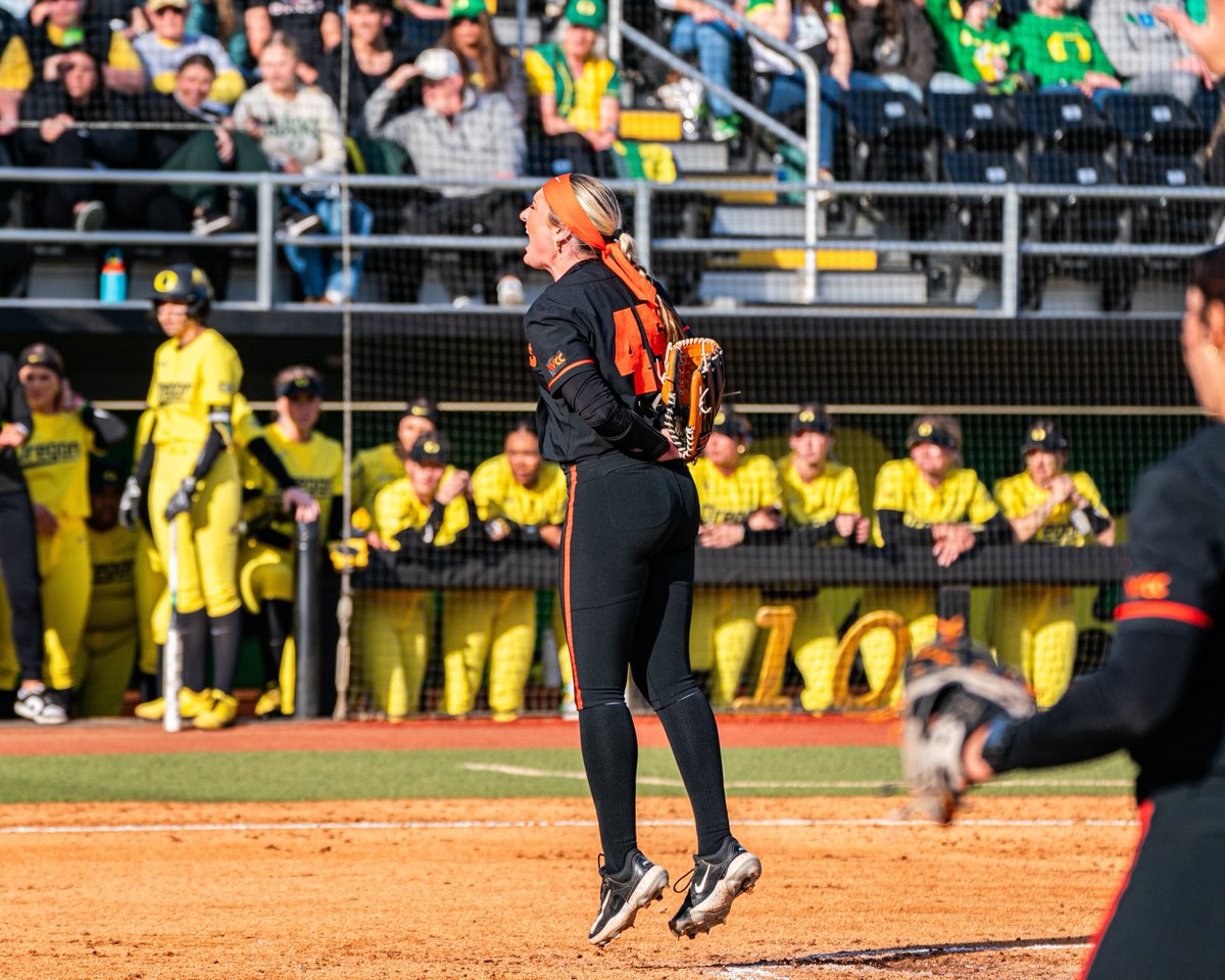 Oregon State topped archrival Oregon 5-2 in Eugene on Saturday, with Logan Hulon throwing a complete game and striking out eight.

<a href="/loganhulon/">Lo</a> | <a href="/BeaverSoftball/">Oregon State Softball</a> 

3/8 Daily Dozen⬇️
d1softball.com/daily-dozen-sa…