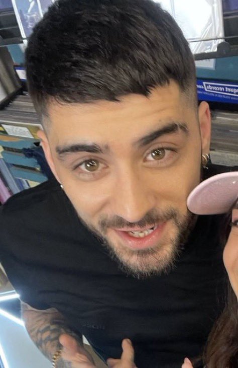 usedtotheblues's tweet photo. zayn lil bambi eyes https://t.co/LFiASUdIMt