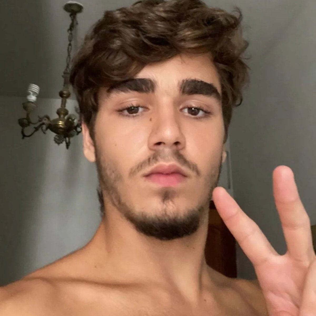 _HYPERCAIN's tweet photo. ⠀⠀⠀⠀ ⠀❝ E aí, galera! Tô na missão de arrumar uns freelas ou emprego pra pagar a pensão dos meus moleques. Tô pronto pra qualquer parada! Já fui motoboy, mecânico, e o que aparecer, tô dentro. Se precisar de alguém dedicado e disposto a dar o melhor, pode contar comigo! https://t.co/8lpQG7ScuO