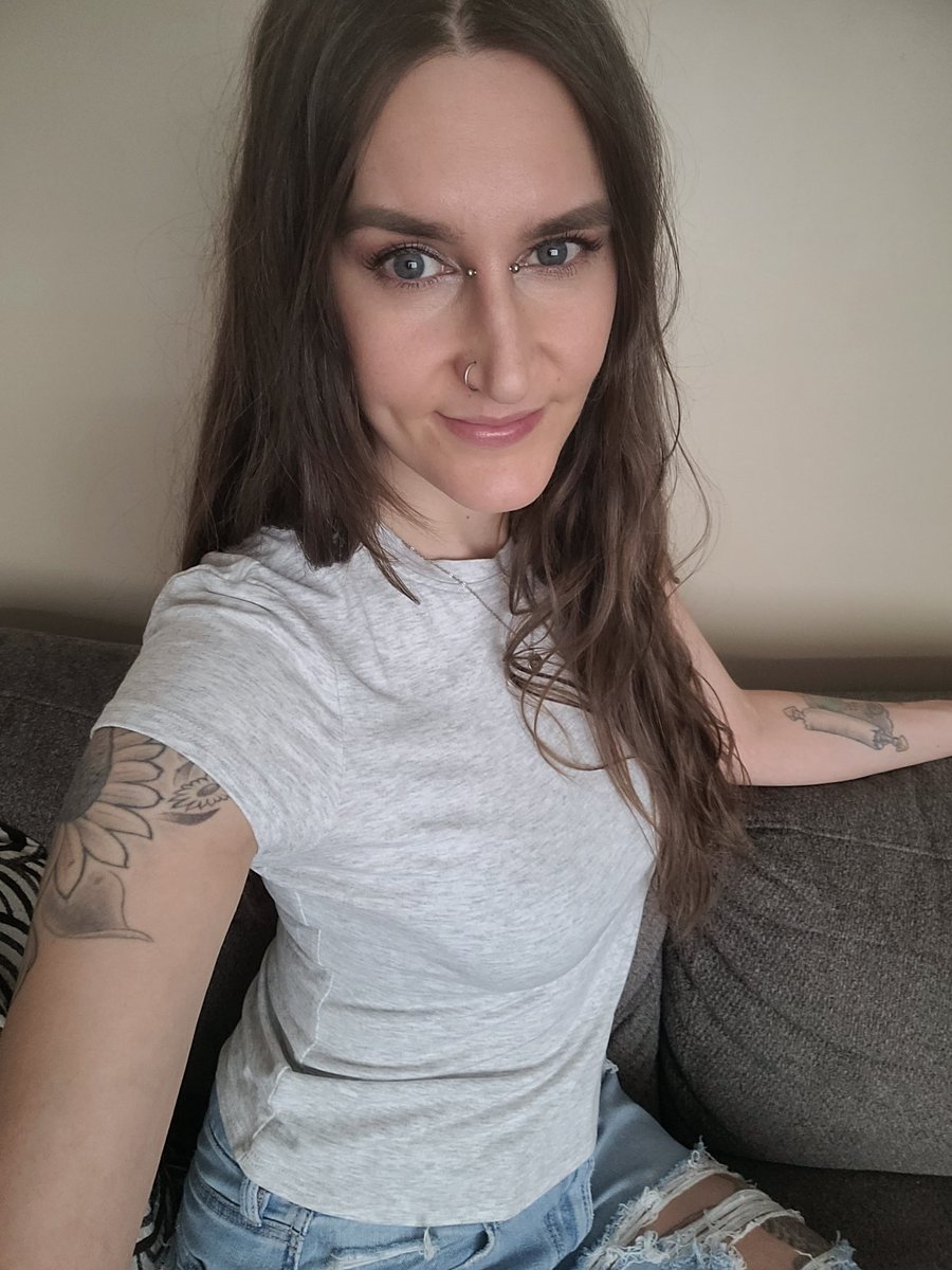 nyla_saur's tweet image. Sick again 🤧 but still Sunday swfing with @adaveslife and friends! #liveontwitch