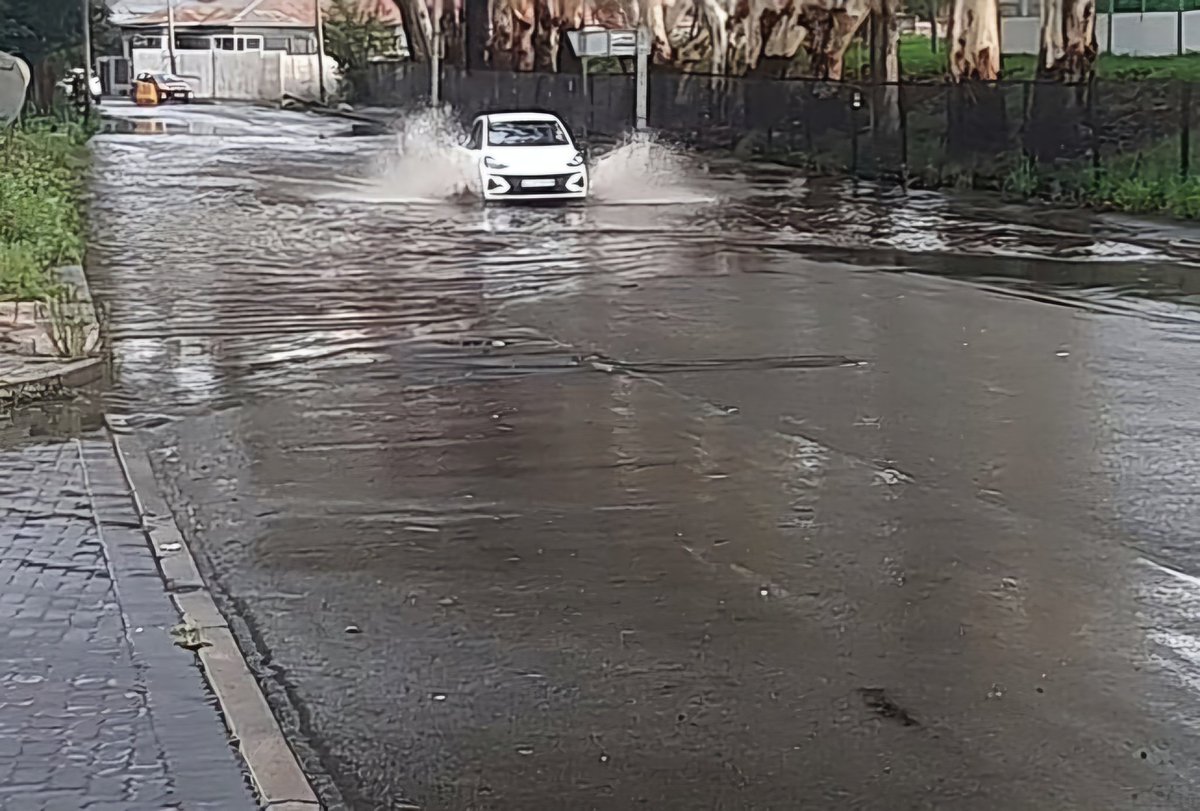 Brettbenraphael's tweet photo. The ANC wants you to believe that climate change is responsible for this flooded road and not their persistent failures to maintain infrastructure... To them climate change is the gift that keeps giving despite the fact they don't believe in it https://t.co/Pu3426EcbB