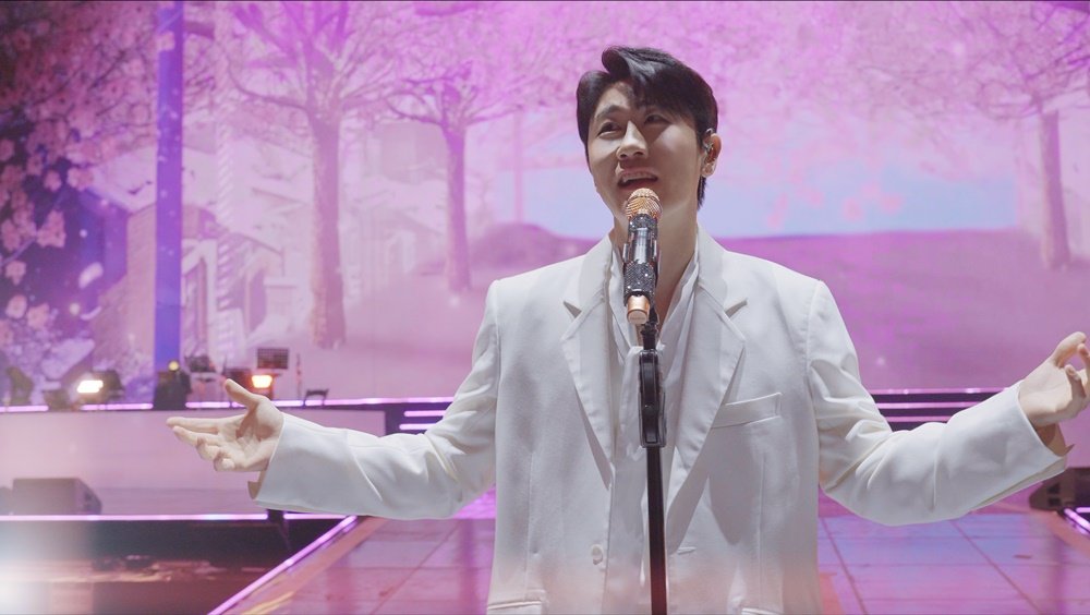 imbcenews's tweet photo. 영탁 '알 수 없는 인생', 음원차트 싹쓸이 
#영탁 #YOUNGTAK #알수없는인생 #드라마OST 
#독수리오형제를부탁해 #ForEagleBrothers #iMBC연예 

지난 8일(토)에 발매된 ‘독수리 5형제를 부탁해!’ 메인 OST 영탁의 ‘알 수 없는 인생’의 음원이 공개와 동시에 각종 차트에서 동��다발적 인기몰이를 하고 있어 화제를 일으키고 있다. 

영탁의 ‘알 수 없는 인생’이 공개 직후 멜론 인기 검색어 1위를 차지한 것은 물론 벅스 뮤직에서 이틀 내내 최신곡 1위를 거머쥐며 뜨거운 호응을 입증한 것. 여기에 멜론과 지니뮤직에서도 최신곡 2위에 랭크되는 등 핫한 반응이 쏟아지고 있어 초미의 관심을 모은다.

더불어 음원 공개에 맞춰 선보인 영탁의 ‘알 수 없는 인생’ 뮤직비디오 티저 쇼츠는 약 하루 만에 8천 9백 뷰를 돌파, 1만 뷰로 뻗어나가는 폭발적인 인기로 OST 제왕 영탁의 ‘슈퍼슈퍼’한 시너지를 증명한다.

🔗https://t.co/OnVFZ5AqEn