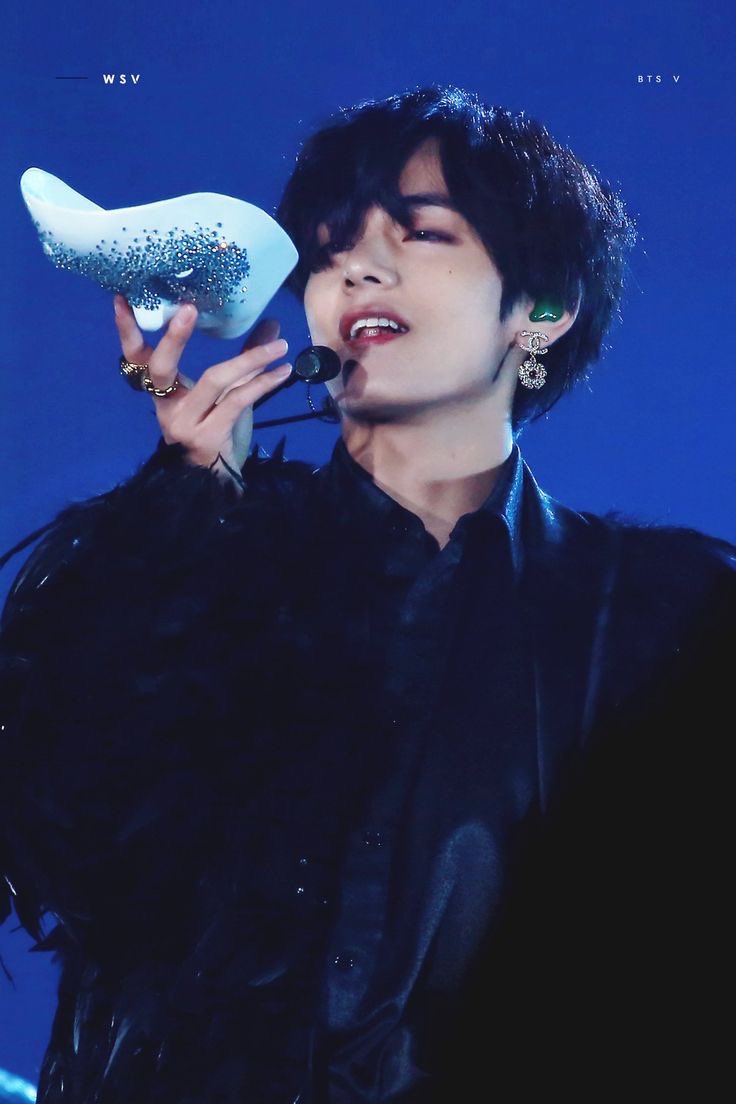 nyaochan_tae's tweet photo. @BTSV_JPN 🐻 #テヒョンさんに会えるまで 92日🗓
2025.3.10
「5秒に1回悲鳴が上がる」と言わしめたソロ曲Singularity🎭 MV公開から2500日の今日はこの曲を大事に聴いて思いを馳せます
PLに並ぶ楽曲にはテヒョンさんの無限の魅力がありますね。今日も大切なテテの音楽を応援します🎶
#WeWaitingForTaehyung
#D92 https://t.co/TZ18dJTeXD