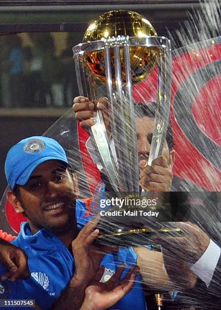 Jayant113Kumar's tweet photo. @ashrithrc Just see world cup 2011 and remember who lifted it and remember who hit a six in to long off to lift it then you know #ThalaMSD #WorldCup2011 https://t.co/dJWf1PnVyU