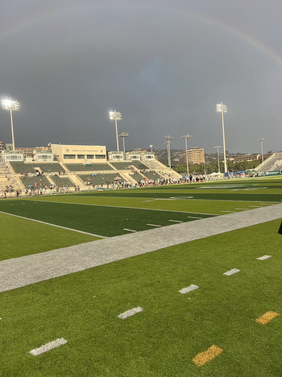 talia_vaimaona's tweet image. Thank you for the invite to the Spring Game! #BRADDAHOOD @CoachTimmyChang @CoachCBhawaii