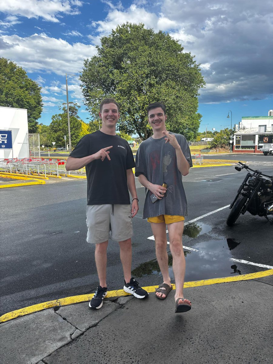 Met a fan today all the way from uk <a href="/SoaRZelta/">SoaR Zelta</a>