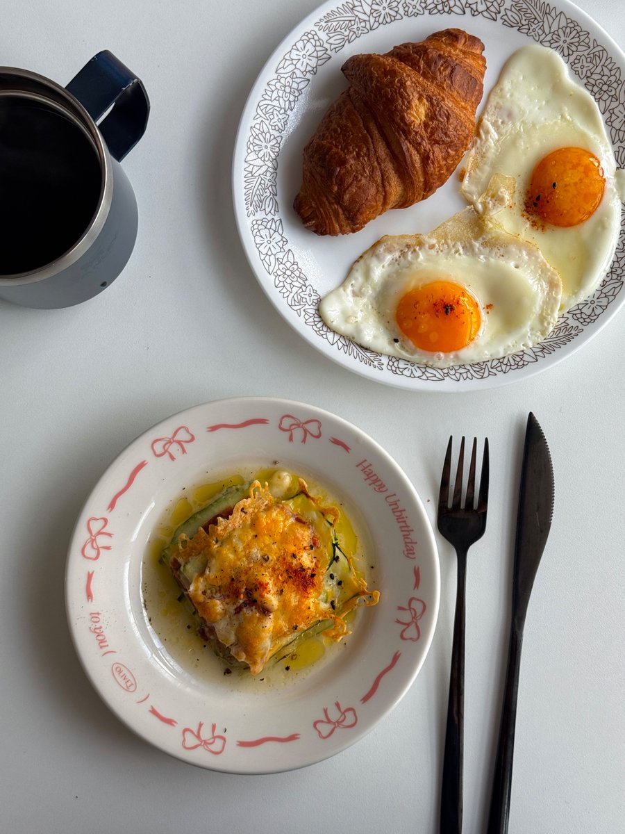처음 만들어본 주키니 라자냐 .. 프레스코 없어서 하몽 넣었는데 짭조름 넘 맛나다 . . 🥓