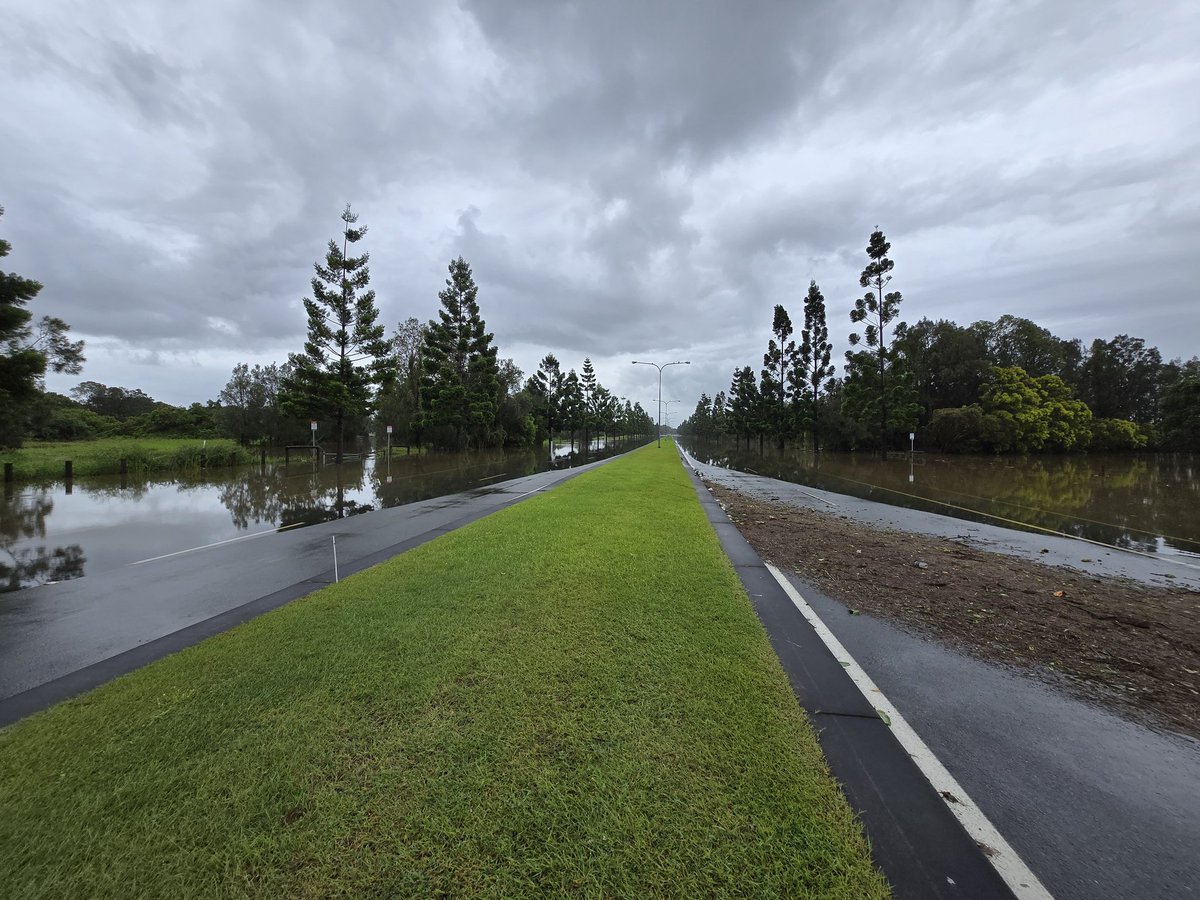 Just a bit of flooding (I'm standing in the middle of what is normally a four lane main road) .. Robina to Carrara