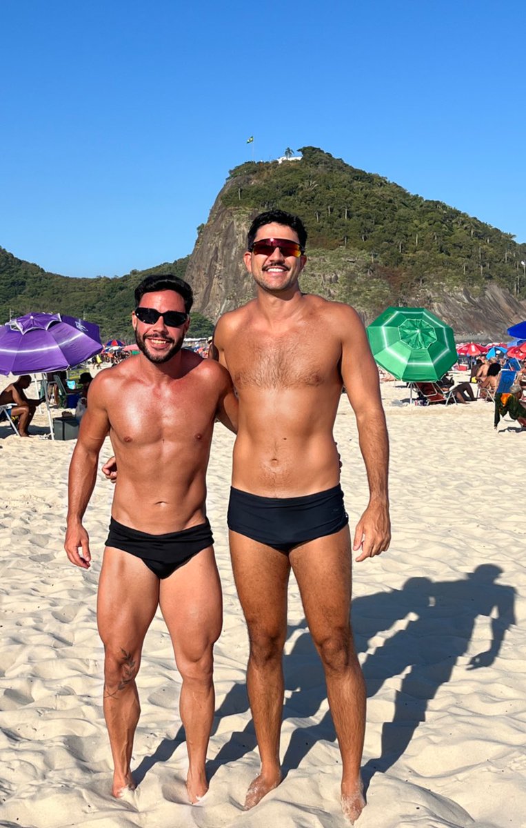 leoperico's tweet image. Comemorando mais um ano do amigo. 🎈