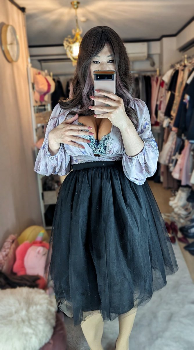 Nails and forms really enhance the illusion ~