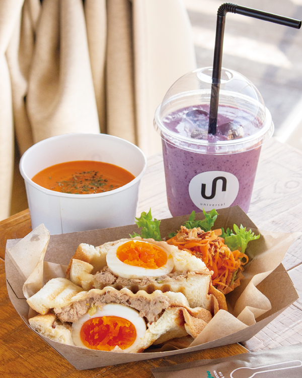 nyan_naradewa's tweet image. ／
 #ならでわ！3月号
 #ならでわ日和
＼
📍 #cafeuniversal
🥪味玉ツナマヨネーズ680円
🥤麹の腸活ポタージュ350円/自家製フルーツ酵素シロップの美肌スムージー600円
波のきらめにき心癒され、ラグジュアリーなセミアウトドアカフェ♪
見ました特典➡️ naradewa.com/plan/biyori318…
 #大村 #大村グルメ