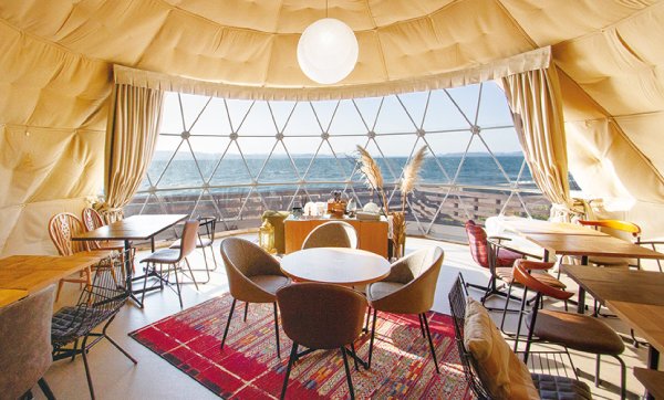 nyan_naradewa's tweet image. ／
 #ならでわ！3月号
 #ならでわ日和
＼
📍 #cafeuniversal
🥪味玉ツナマヨネーズ680円
🥤麹の腸活ポタージュ350円/自家製フルーツ酵素シロップの美肌スムージー600円
波のきらめにき心癒され、ラグジュアリーなセミアウトドアカフェ♪
見ました特典➡️ naradewa.com/plan/biyori318…
 #大村 #大村グルメ