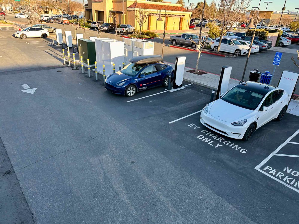 New Tesla Supercharger: San Jose, CA - Meridian Avenue (8 stalls) 
tesla.com/findus?locatio…