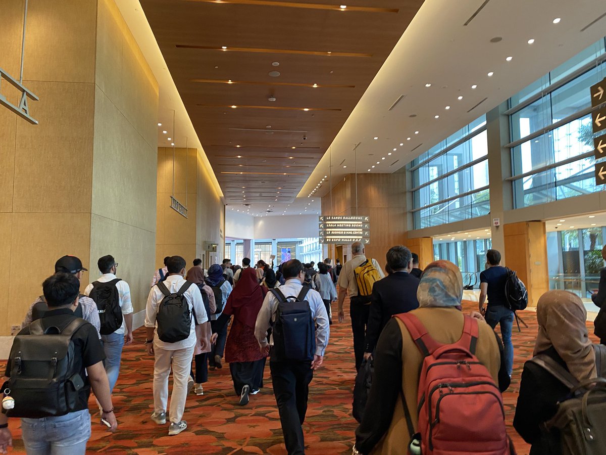 jeffreyaborot's tweet image. Day 1 of ACM ASEAN School on HPC and AI. So far, things are doing great! 
On pic, ACM President welcoming the school.

#SCA2025 #HPC #Quantum #AI