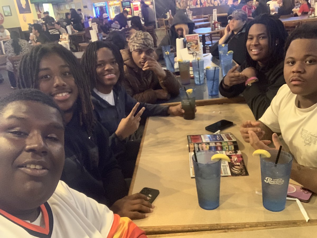 Carlton White (@coachwhite_dhs) on Twitter photo Good seeing these awesome young men. My son has some great friends! <a href="/TyraunPier/">Tyraun Pier</a> <a href="/ChaseBrown_34/">Chase Brown βοΈ</a> <a href="/TyvonnByars/">Tyvonn Byars</a> Good seeing these awesome young men. My son has some great friends! <a href="/TyraunPier/">Tyraun Pier</a> <a href="/ChaseBrown_34/">Chase Brown βοΈ</a> <a href="/TyvonnByars/">Tyvonn Byars</a>