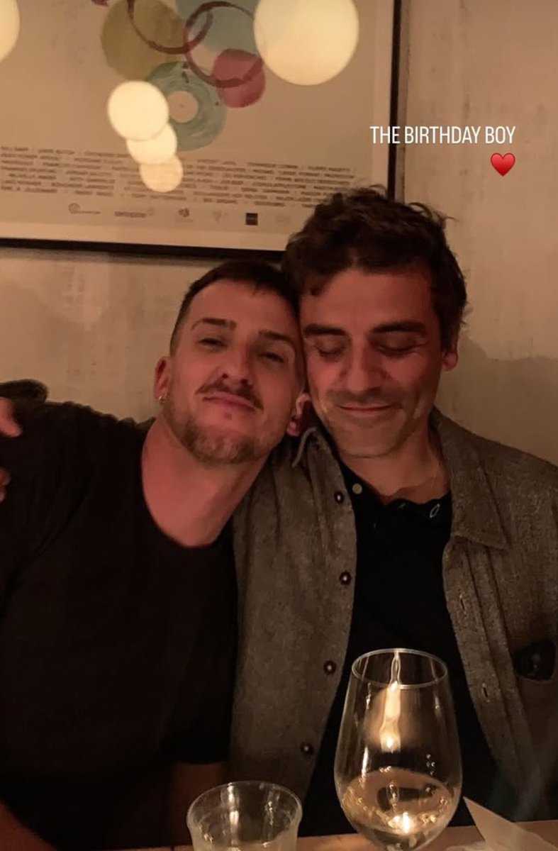 90210_o's tweet photo. HAPPY BIRTHDAY OSCAR 🎉🎉🎉🎉 https://t.co/n57qSrASeq