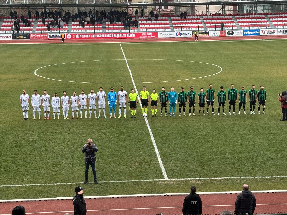 Bartınspor, Gençlik Mimar Sinan Spor ile oynadığı karşılaşmada uzatma dakikalarında bulduğu golle sahadan 1-1’lik beraberlikle ayrıldı.

bartinduysun.com/bartinspor-uza…