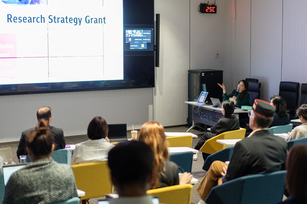 SasinThailand's tweet photo. The 'CU Research &amp; Grant Roadshow' recently took place at Sasin, welcoming Chulalongkorn University's Office of Research Affairs. Led by Prof. Dr. Pornanong Aramwit, the session explored research grants, university rankings, and strategic initiatives to support faculty research. https://t.co/joA0lxZpxp