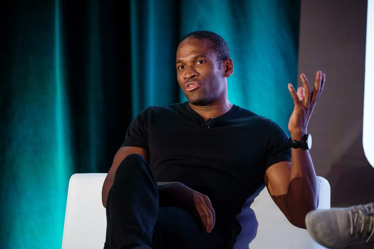 🟡"Arthur Hayes avverte: il calo del Bitcoin a 80.000 dollari segna un inizio instabile per la settimana"
