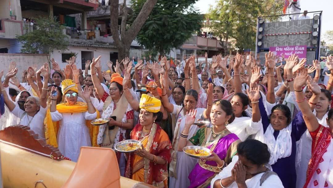 Mahila Utthan Mandal organised Sanskriti Raksha Abhiyan on International Women's Day, seeking earliest release of Sant Shri Asharamji Bapu .

12 years passed, still innocent Saint who worked tirelessly for #CulturalPreservation has been made to suffer incessantly in bogus case.