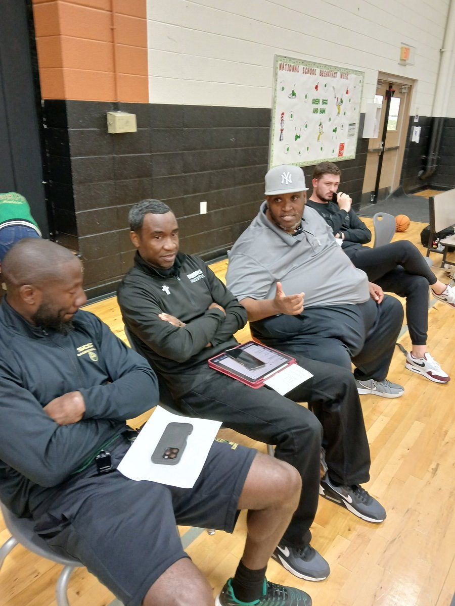 15th Annual ARIZONA Spring 🏀 Expoaure Showcase today featured two sessions 8-10 graders &amp; Junior &amp; unsigned seniors. Scouts, NAIA &amp; Juco college 🏀 coaches evaluated during the day. These kids played their tails off. What an opportunity