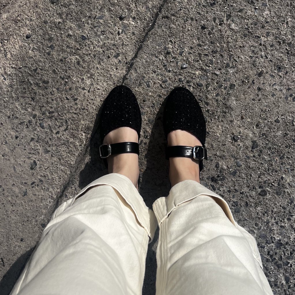 จากใจคนเคยติดผ้าใบ แล้วมาเข้าวงการ slipper ช่วงหลังๆ มานสวย สะดวก เท้าเรียว หวาน แกลม เดี๋ยวแปะแบรนด์ที่ชอบให้คับ งบ 200-1,500 🐾♥️