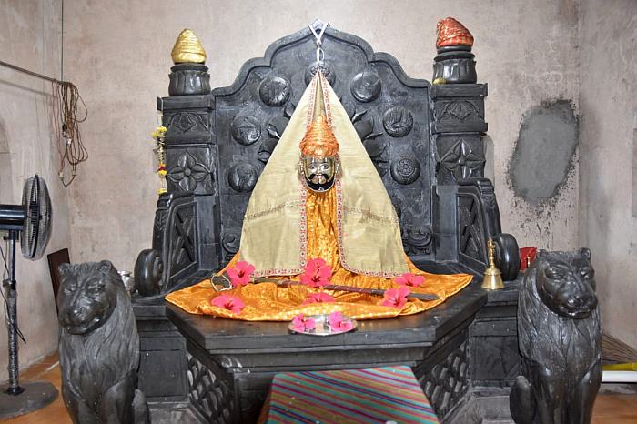 #Bulldoze_Aurangzeb_Tomb
Stop Aurangzeb glorification

औरंगजेब की कब्र के रखरखाव के लिए दी जाने वाली सहायता तत्काल बंद की जाए और छत्रपति शिवाजी महाराज के मंदिर के लिए भरपूर आर्थिक सहायता घोषित की जाए !
छत्रपति शिवाजी महाराज कि जय!