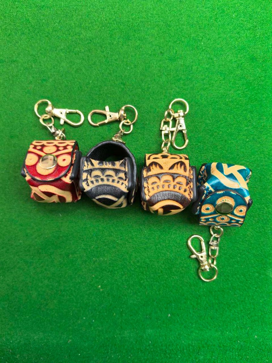 KonllenJ86968's tweet image. KONLLEN KL-チョークホルダーは、最高級の牛革で手作りされています。シンプルでエレガントな外観と精巧なステッチが、細部に至るまで品質の高さを示しています。チョークホルダーにはさまざまなカラーオプションがあり、ビリヤード用品の外観を瞬時に向上させます。
#konllen#chalkholder