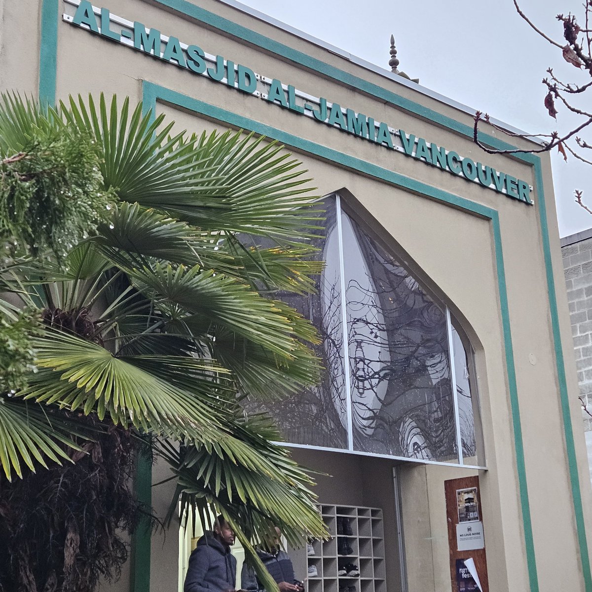 RacialProfiling's tweet image. At Al-Jamia Masjid in Vancouver today. 
#ReportIslamophobia

stopracialprofiling.ca/stopislamophob…  

@nccm @KahlonRav @AmiraElghawaby 
@CRRF @Taleeb @CRRF @LawFoundationBC @CMLAACAM @SALC_BC @CBCEarlyEdition @canadavisalaw @humanrights4BC @NikiSharma2  @Muslim_Link @muslimfoodbank
