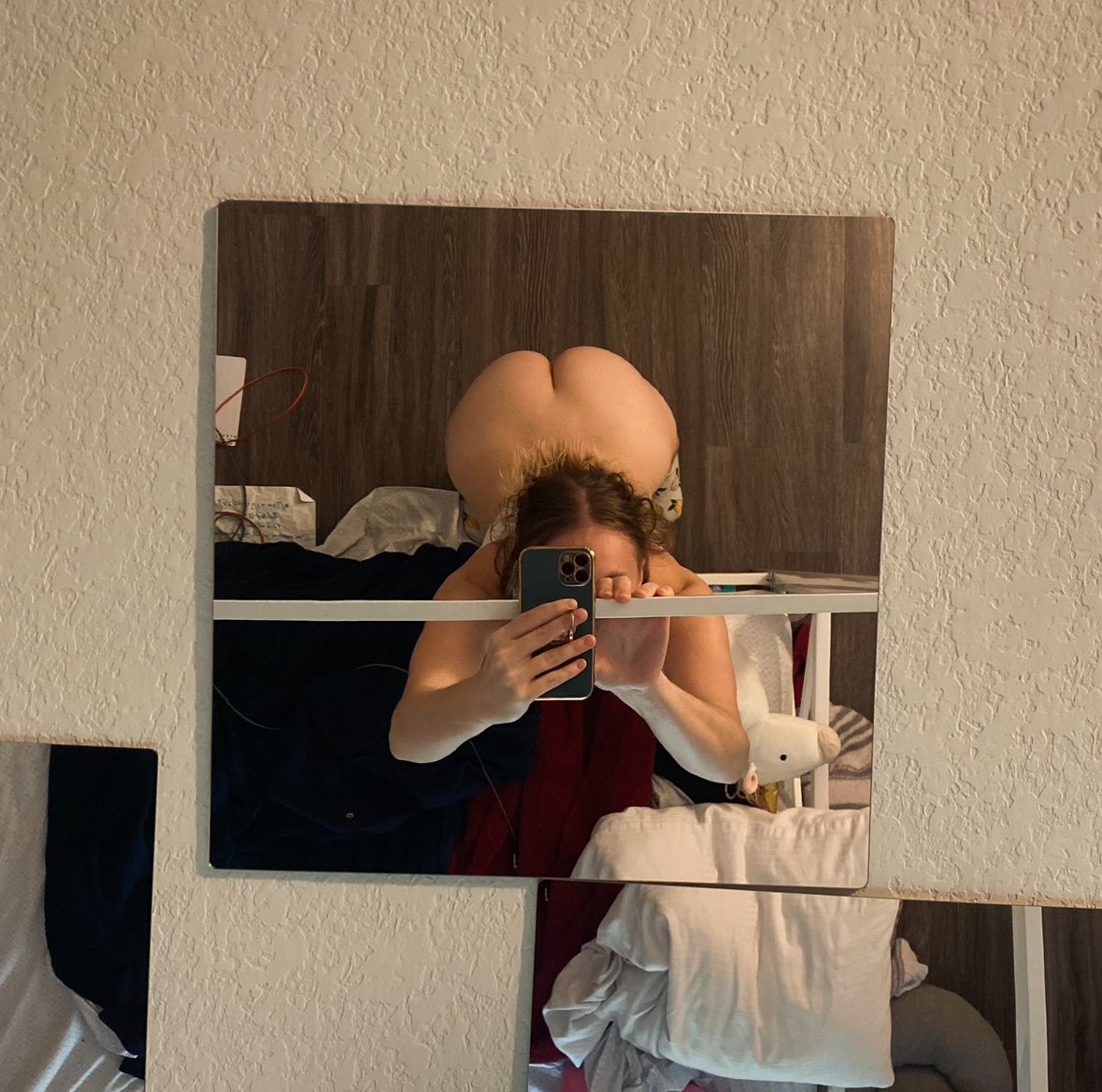 SparkleSaph's tweet photo. O hai didnt see you up there #ass #mirror #ceilingchallange #ceilingmirrors
#backbend #backdimples #sexyselfie #mirrorselfie https://t.co/PCe6NU8SXk