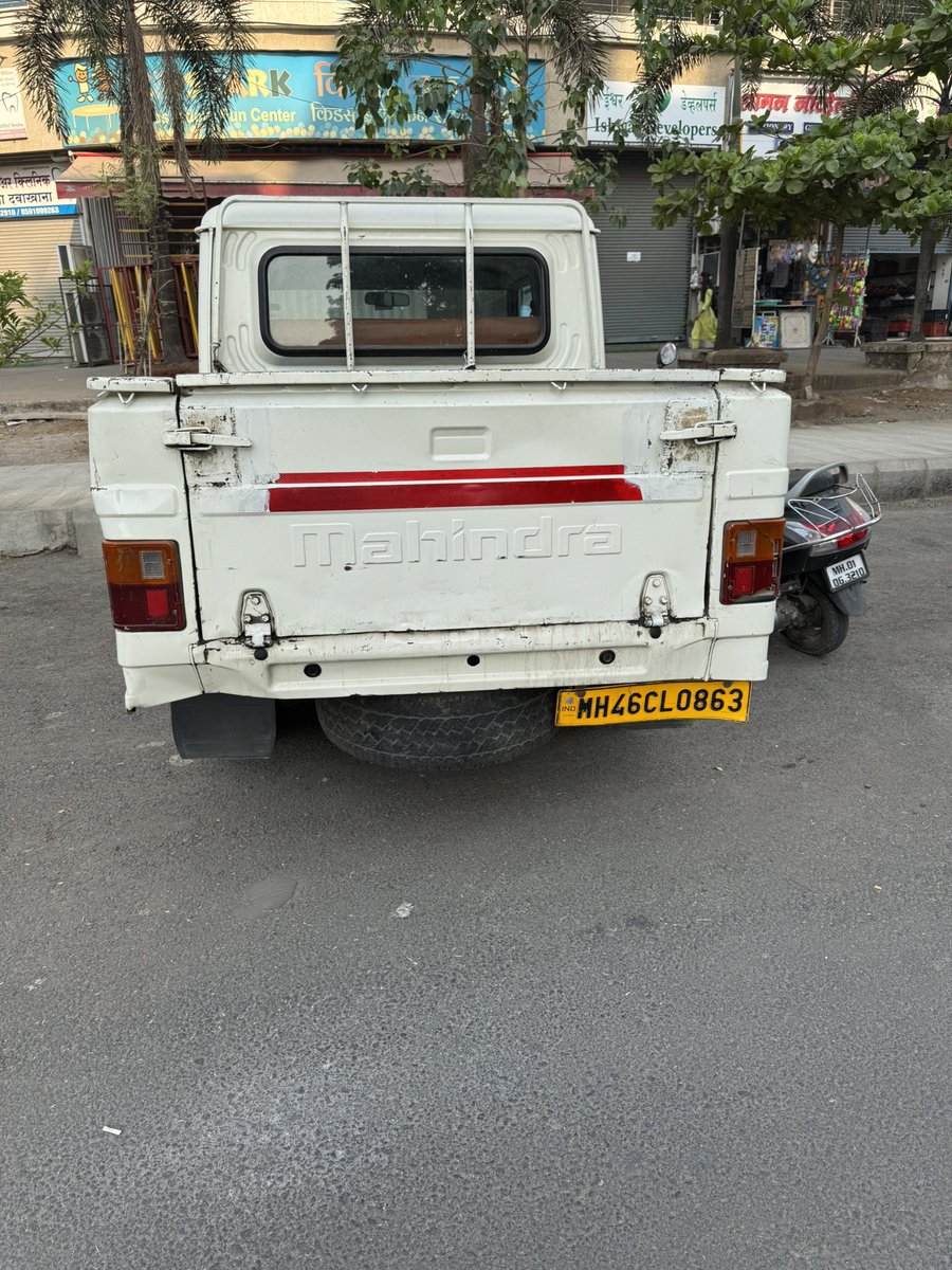 vishalbadee's tweet photo. @Navimumpolice हे वाहन गेल्या आठवडाभरापासून रस्त्याच्या मधोमध उभा असल्यामुळे दोन अपघात झाले आहेत. तातडीने टोईंग करावे आणि दंड आकारावा. 

लोकेशन - अक्षर बिल्डिंग, किड्स इनडोअर फन सेंटर समोर, कामोठे, से. २५ https://t.co/T6YSGP8uca