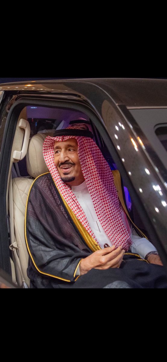 #الملك_سلمان_بن_عبدالعزيز

يالله ياللي دبرت الكون بيداه
تحفظ لنا سلمان وتمد فاجله

سلمان سلمان العرب لاعدمناه
نفخر بطيبه ونتفاخر  بنجله
