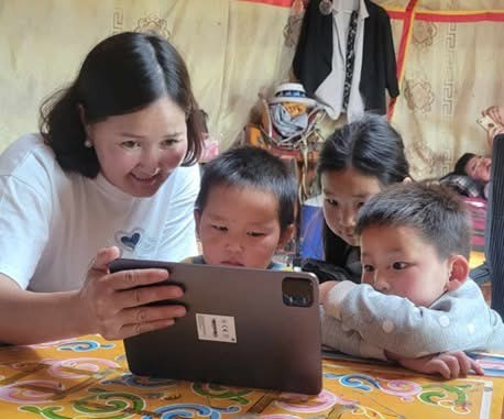 Манай “Таблеттай багш” хөтөлбөрт дэмжлэг үзүүлсэнд <a href="/Nasaa88/">Н. Мөнхнасан</a>-д их талархаж бна. Энэ дэмжлэгийн ачаар НҮБ-ын Хүүхдийн Сан орон нутагтай хамтран Дорноговь аймагт 35 Таблеттай багшийг сургаж, 2-5 насны хүүхдүүдэд гэрт нь унших, бичих чадварт сургах боломж олдоно.