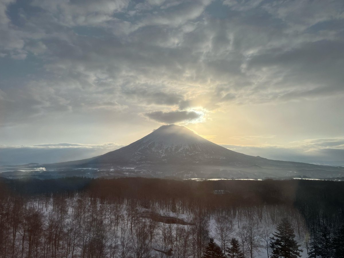 Eduardo A. Vega (@eavegamd) on Twitter photo Insightful discussions at #HPBSnowMeeting2025 🇯🇵 on balancing expertise w evidence in surgical decision-making. Mastery isn’t just experience—it’s continuous learning, avoiding the trap of automaticity. <a href="/ObaAtsushi/">Atsushi Oba</a> <a href="/kimitam/">Kimitaka Tanaka</a> <a href="/AsifHalimi/">Asif Halimi</a> <a href="/KenichiroUemura/">Kenichiro Uemura, M.D.</a> <a href="/JSHBPS/">Japanese Society of HBP Surgery</a> <a href="/IHPBA/">IHPBA</a> <a href="/yoshi_mise/">三瀬祥弘 Yoshi Mise</a> Insightful discussions at #HPBSnowMeeting2025 🇯🇵 on balancing expertise w evidence in surgical decision-making. Mastery isn’t just experience—it’s continuous learning, avoiding the trap of automaticity. <a href="/ObaAtsushi/">Atsushi Oba</a> <a href="/kimitam/">Kimitaka Tanaka</a> <a href="/AsifHalimi/">Asif Halimi</a> <a href="/KenichiroUemura/">Kenichiro Uemura, M.D.</a> <a href="/JSHBPS/">Japanese Society of HBP Surgery</a> <a href="/IHPBA/">IHPBA</a> <a href="/yoshi_mise/">三瀬祥弘 Yoshi Mise</a>