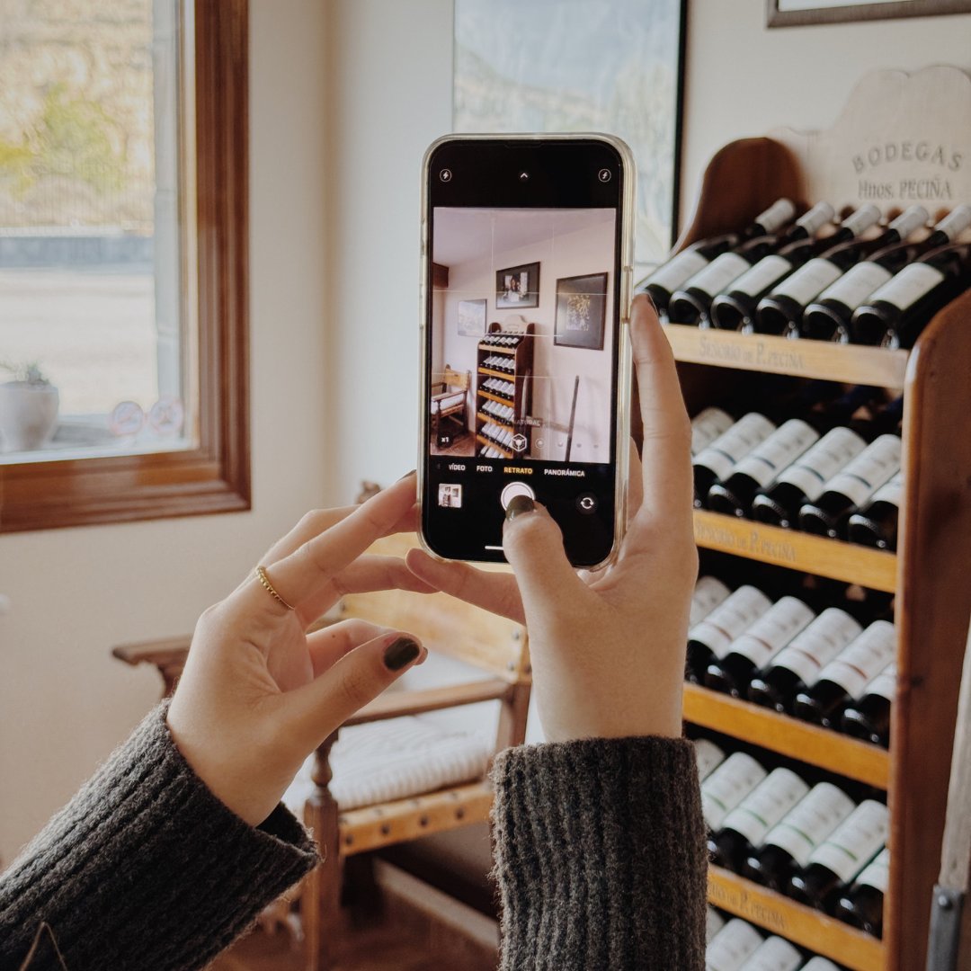 Coleccionando recuerdos✨ 

Ven a descubrir nuestra bodega y vive una experiencia inolvidable. 🍷

¡Reserva tu visita y crea recuerdos con nosotros! 

____________________________________________________

#bodegaspeciña #enoturismo #rioja