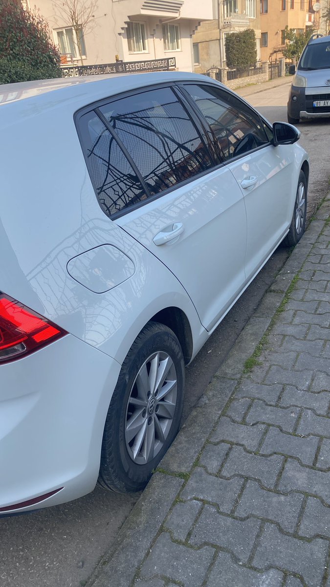 Nerdeyse kaldırıma çıkacakmışım, beni orda durduran neydi acaba ahshsj